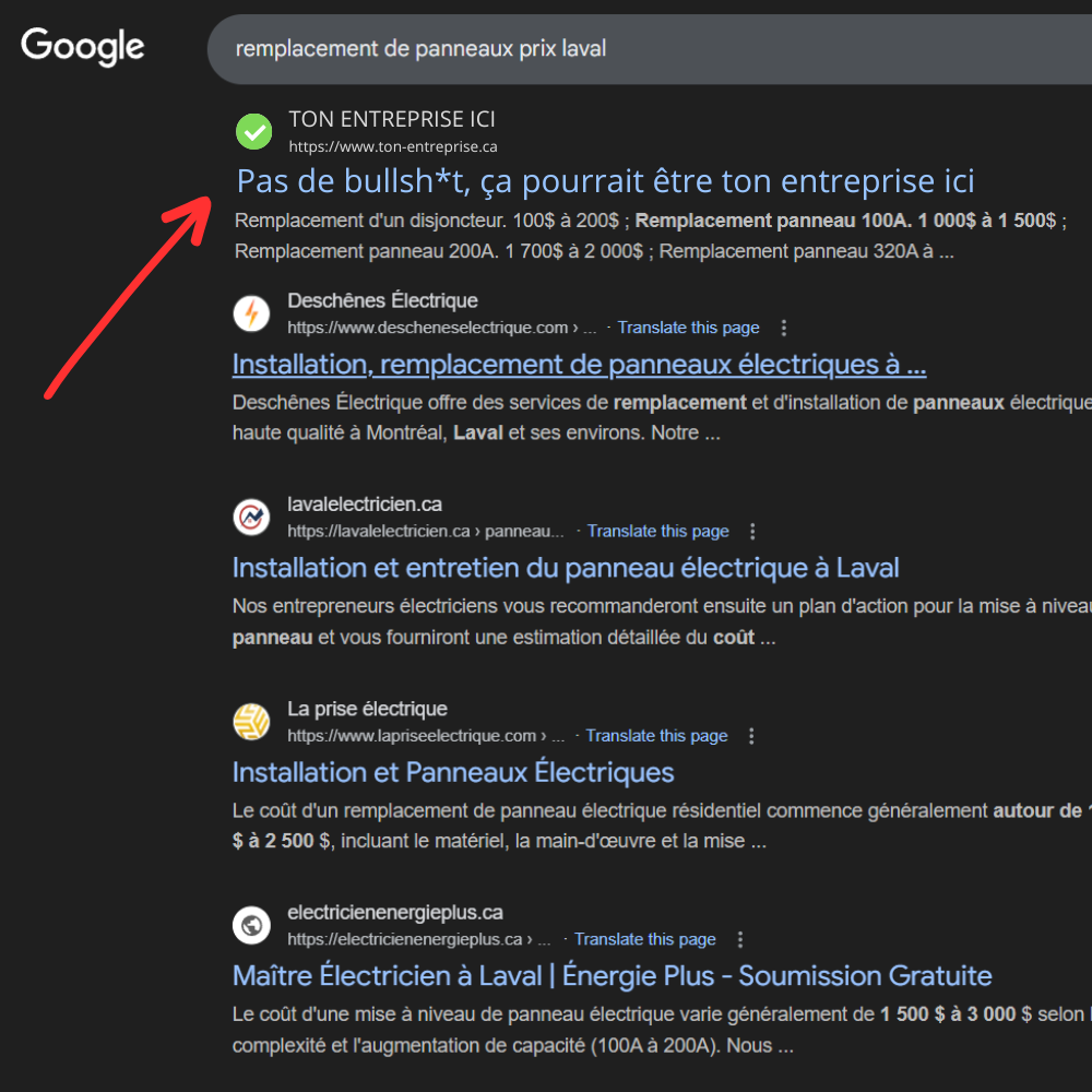 Un entrepreneur debout près de son camion, cherchant ‘plombier d’urgence’ sur Google